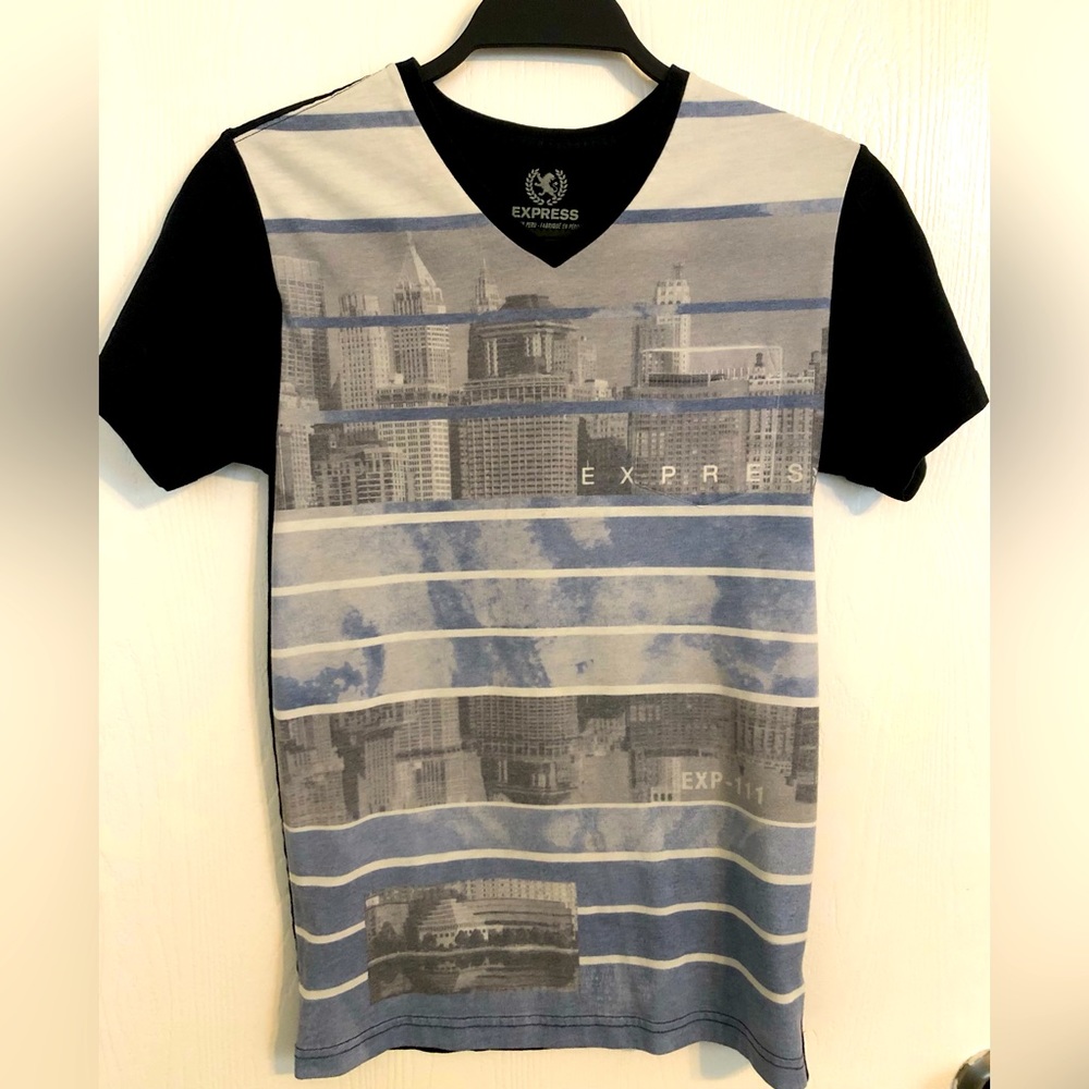 Express XS/SP V neck graphic tee